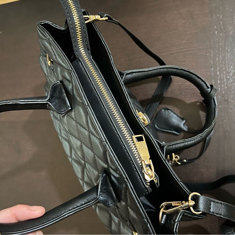 Badgley Mischka NWT Big Diamond Quilted Tote With Front Lock, Black - Picture 6 of 6